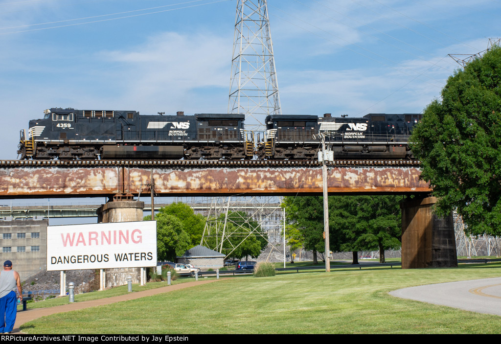 NS 4359 starts out across the Tennbridge